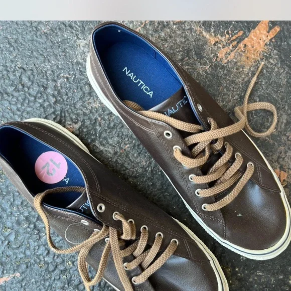 NWOT NAUTICA Brown Low-Top Sneakers with White Soles - Picture 3 of 3